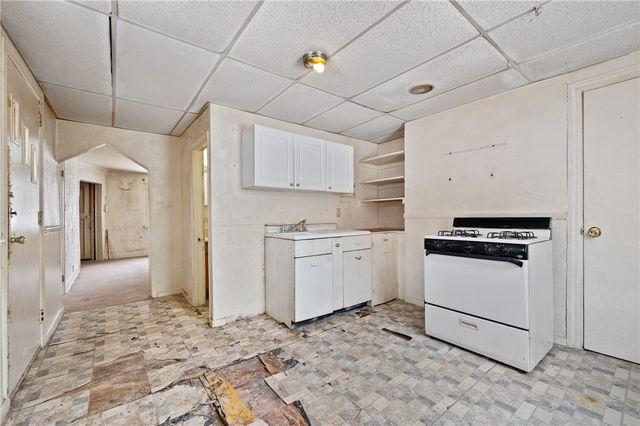 353 Cedarville St, Bloomfield, PA 15224