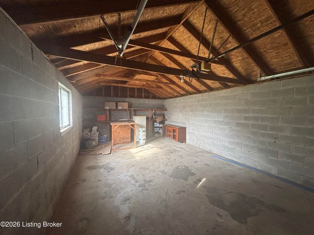 8409 Damascus Cir, Louisville, KY 40228