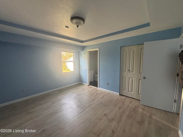 8409 Damascus Cir, Louisville, KY 40228