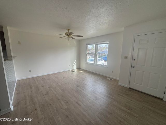 8409 Damascus Cir, Louisville, KY 40228