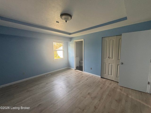 8409 Damascus Cir, Louisville, KY 40228