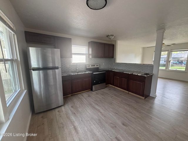 8409 Damascus Cir, Louisville, KY 40228