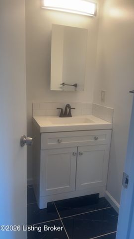 8409 Damascus Cir, Louisville, KY 40228