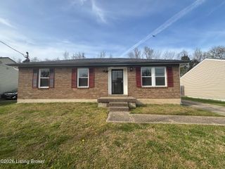 8409 Damascus Cir, Louisville, KY 40228