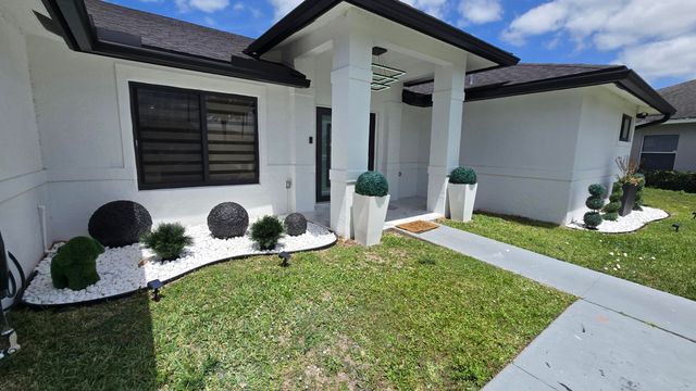 113 Waterview Way, Royal Palm Beach, FL 33411