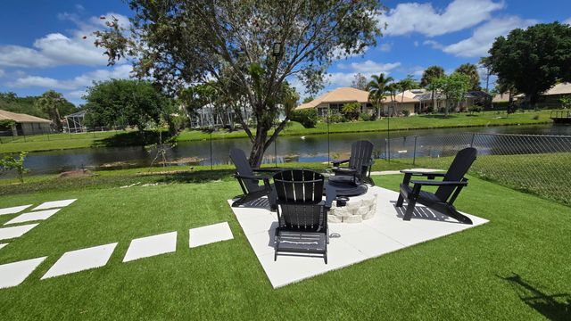 113 Waterview Way, Royal Palm Beach, FL 33411