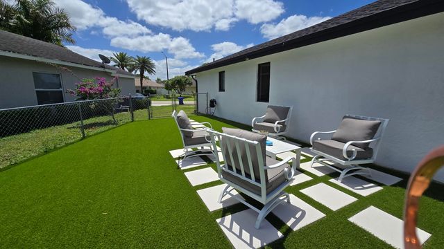 113 Waterview Way, Royal Palm Beach, FL 33411