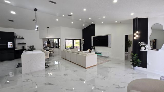 113 Waterview Way, Royal Palm Beach, FL 33411