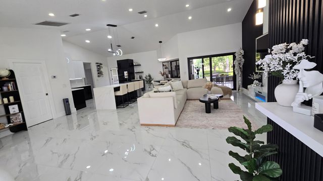 113 Waterview Way, Royal Palm Beach, FL 33411