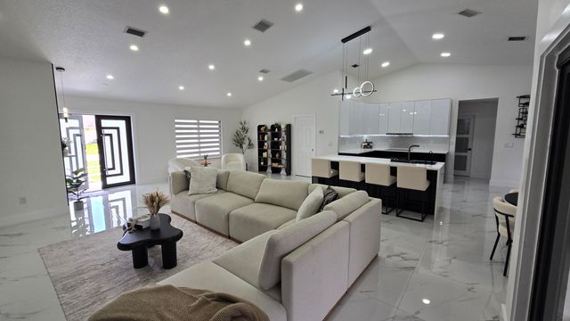 113 Waterview Way, Royal Palm Beach, FL 33411