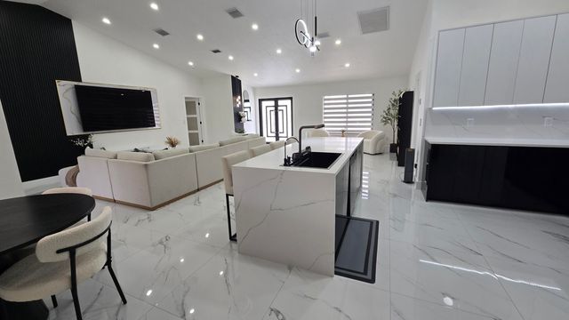 113 Waterview Way, Royal Palm Beach, FL 33411