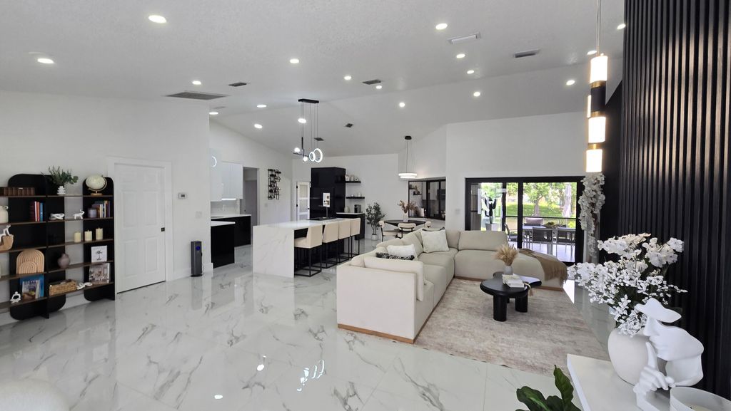 113 Waterview Way, Royal Palm Beach, FL 33411
