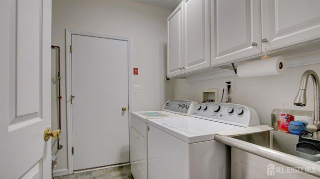 13 High Street, Helmetta, NJ 08828
