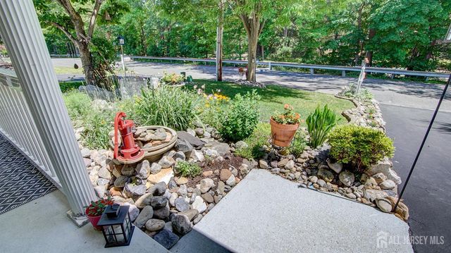 13 High Street, Helmetta, NJ 08828