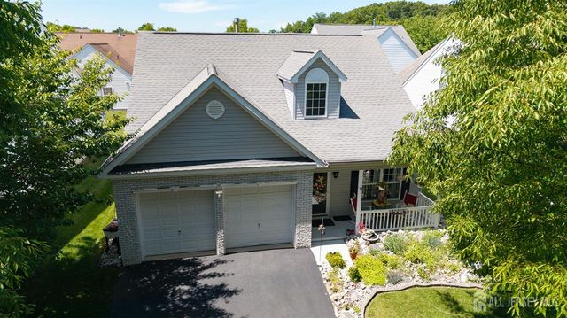 13 High Street, Helmetta, NJ 08828