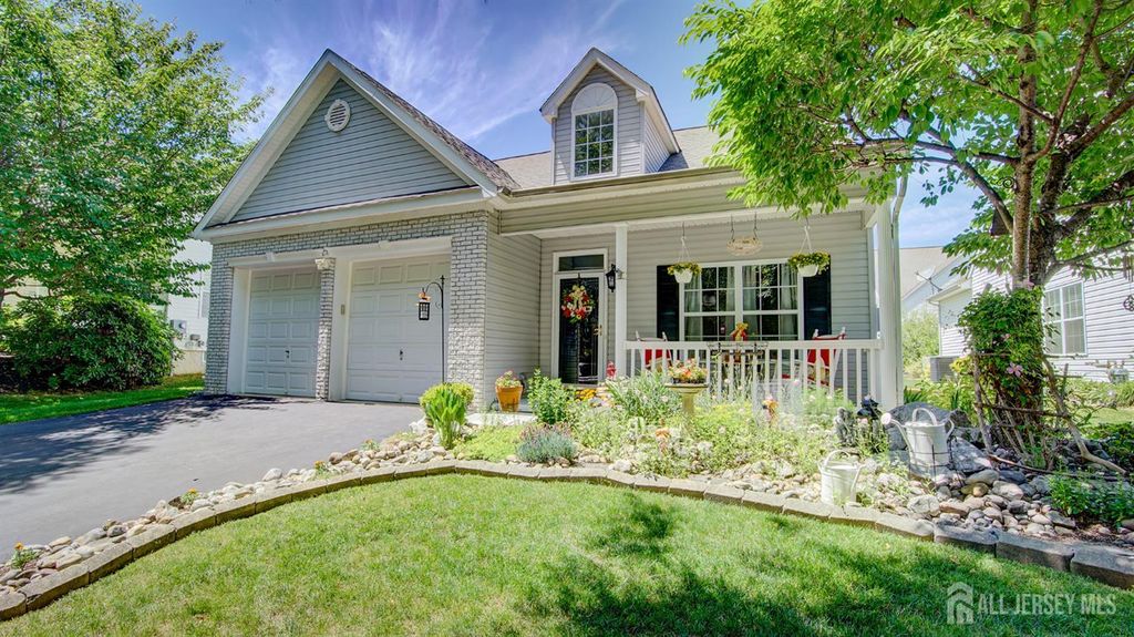 13 High Street, Helmetta, NJ 08828