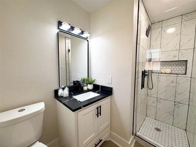 413 La Bradford Drive, Bay City, TX 77414