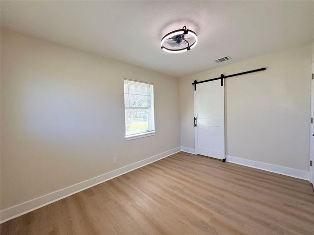 413 La Bradford Drive, Bay City, TX 77414