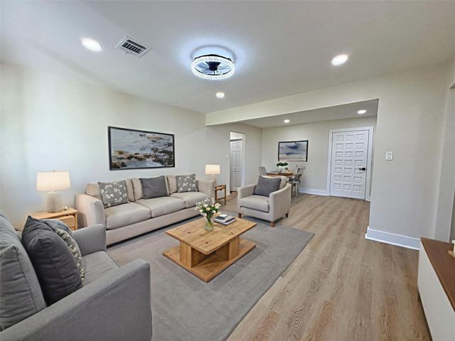 413 La Bradford Drive, Bay City, TX 77414