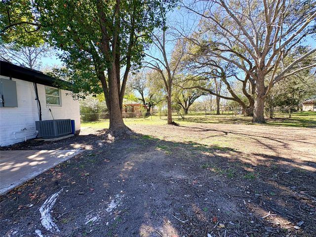 413 La Bradford Drive, Bay City, TX 77414