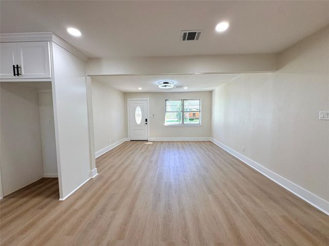 413 La Bradford Drive, Bay City, TX 77414