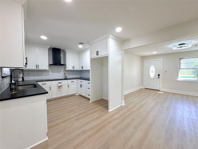 413 La Bradford Drive, Bay City, TX 77414