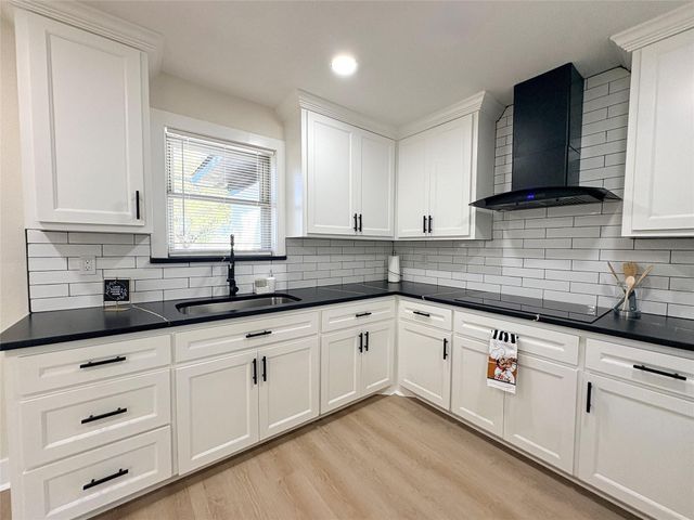 413 La Bradford Drive, Bay City, TX 77414