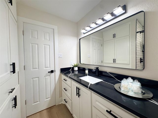 413 La Bradford Drive, Bay City, TX 77414