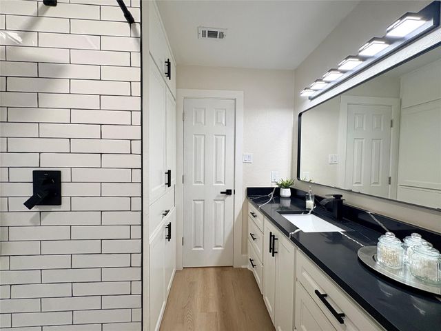 413 La Bradford Drive, Bay City, TX 77414