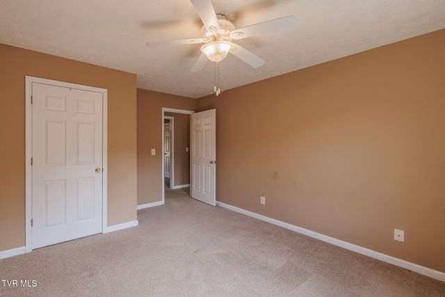 137 Meadow Springs Lane, Mount Carmel, TN 37645