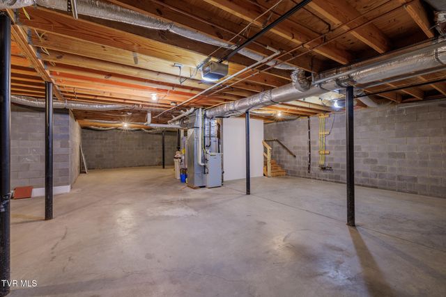 137 Meadow Springs Lane, Mount Carmel, TN 37645