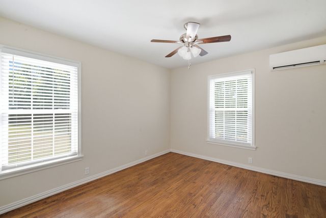 1310 Oliver Street, Weatherford, TX 76086