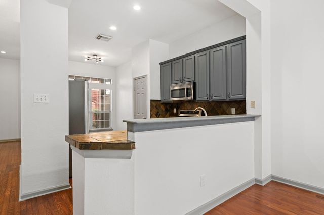 103 S Piper Trace, Spring, TX 77381