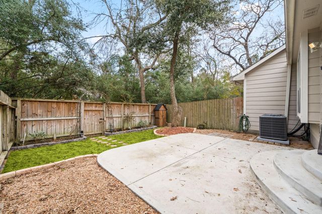 103 S Piper Trace, Spring, TX 77381