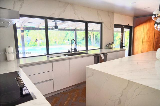 18901 SW 50th ST, Southwest Ranches, FL 33332