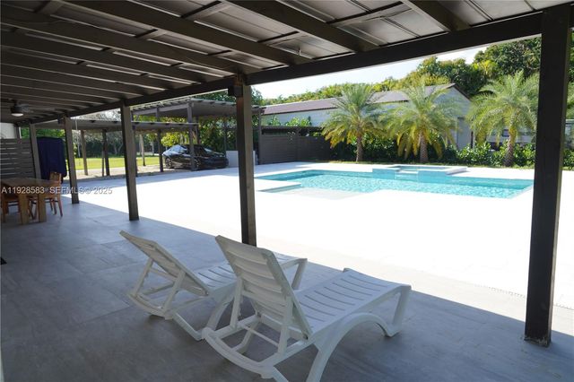 18901 SW 50th ST, Southwest Ranches, FL 33332