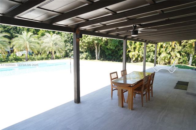 18901 SW 50th ST, Southwest Ranches, FL 33332