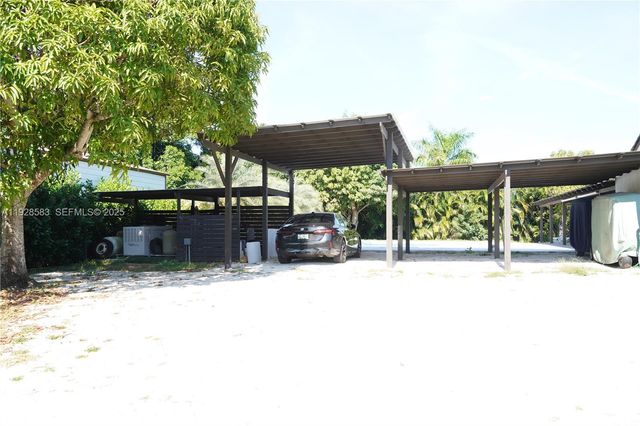 18901 SW 50th ST, Southwest Ranches, FL 33332