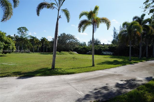 18901 SW 50th ST, Southwest Ranches, FL 33332
