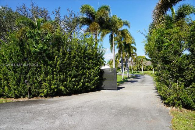 18901 SW 50th ST, Southwest Ranches, FL 33332