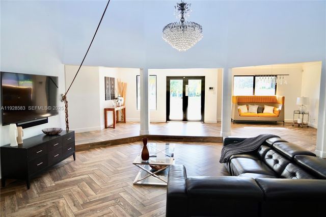 18901 SW 50th ST, Southwest Ranches, FL 33332