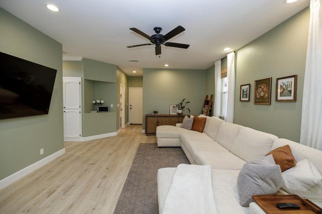 428 Douma Way, Ripon, CA 95366