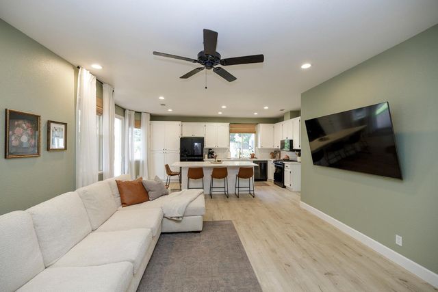 428 Douma Way, Ripon, CA 95366
