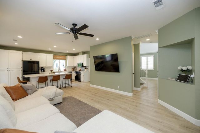 428 Douma Way, Ripon, CA 95366