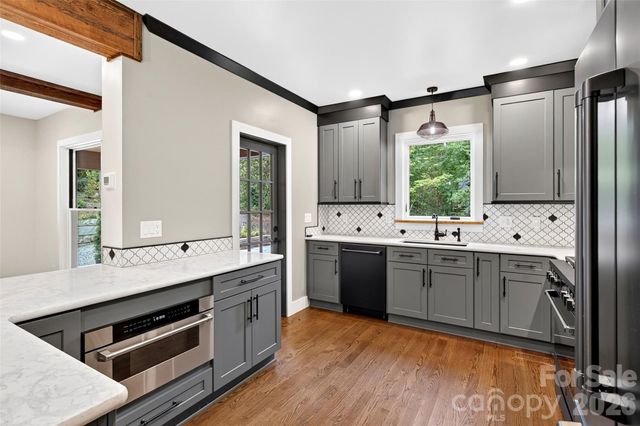 78 Tupper Road, Black Mountain, NC 28711