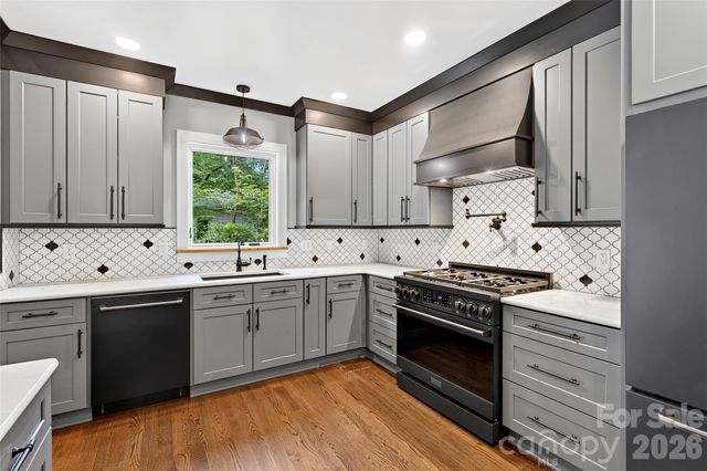 78 Tupper Road, Black Mountain, NC 28711