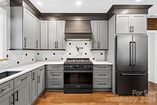 78 Tupper Road, Black Mountain, NC 28711