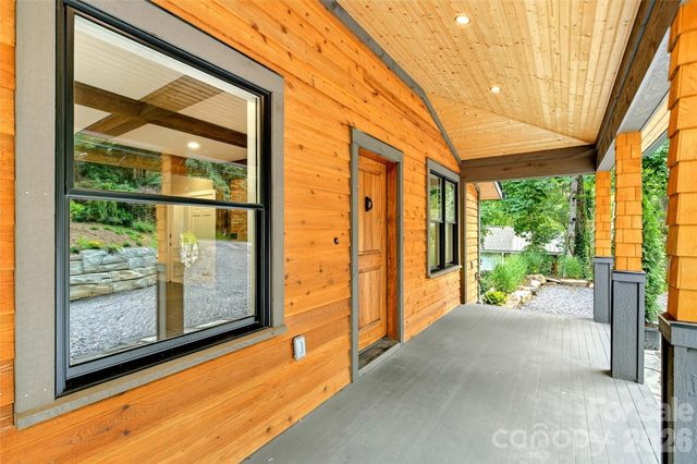 78 Tupper Road, Black Mountain, NC 28711
