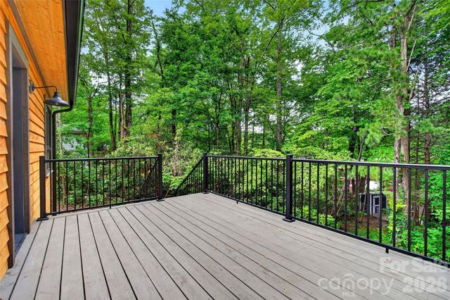 78 Tupper Road, Black Mountain, NC 28711