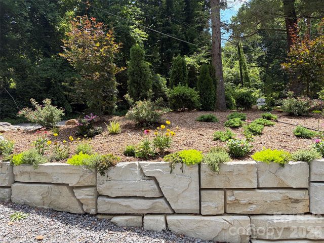 78 Tupper Road, Black Mountain, NC 28711